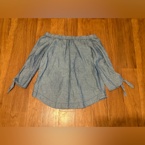 FREE PEOPLE Show Me Some Shoulder Chambray Top Women’s Size Small Blue NWT - Picture 4 of 5